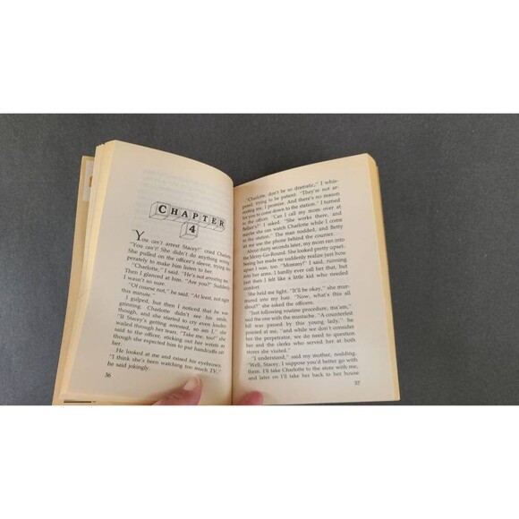 The Babysitters Club, Mystery #10, Stacey and the Mystery Money - Picture 6 of 10